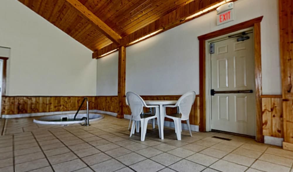 Americas Best Value Inn & Suites Thief River Falls - photo 23