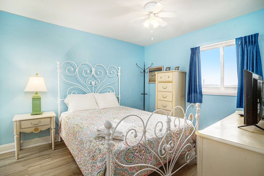 0603 Waters Edge Resort 1 Bedroom Condo by RedAwning - photo 3