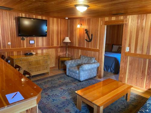 Whistling Winds Motel - photo 45