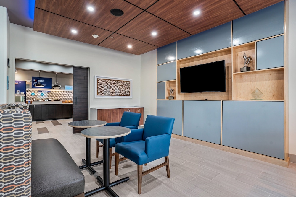 Holiday Inn Express Suites Van Buren Ft Smith Area by IHG - photo 65