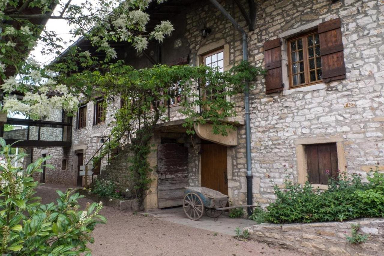 Logis Hotel la Vieille Ferme — hotel in Sance