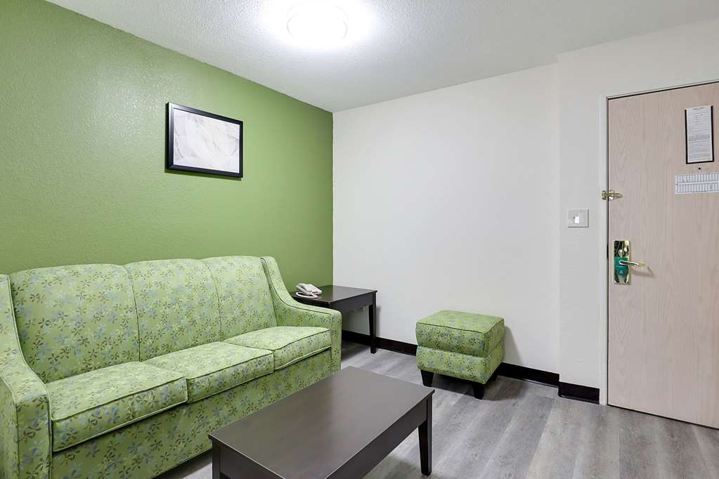 Quality Suites Albuquerque Airport - photo 18