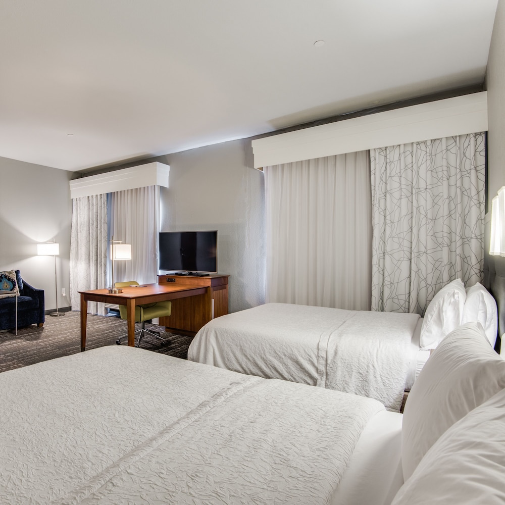 Hampton Inn & Suites Dallas Ft. Worth Airport South - photo 13