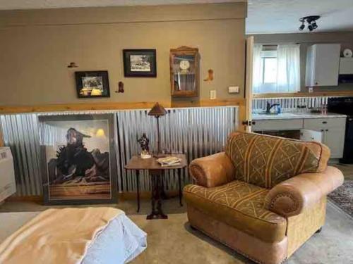 Studio in Downtown Craig Walk to Missouri River — hotel in Wolf Creek