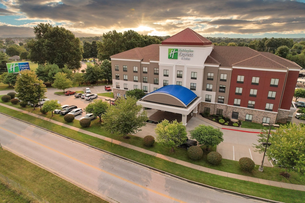 Holiday Inn Express and Suites Springfield Medical District by IHG in Springfield, United States