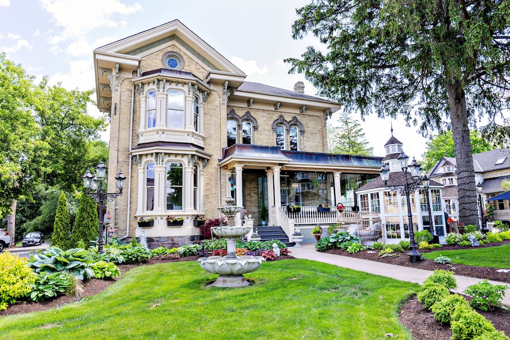 The Puddicombe House — 4-Star Luxury Hotel in Cambridge, Canada
