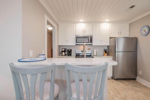 Dip Inn by Oak Island Accommodations - photo 8
