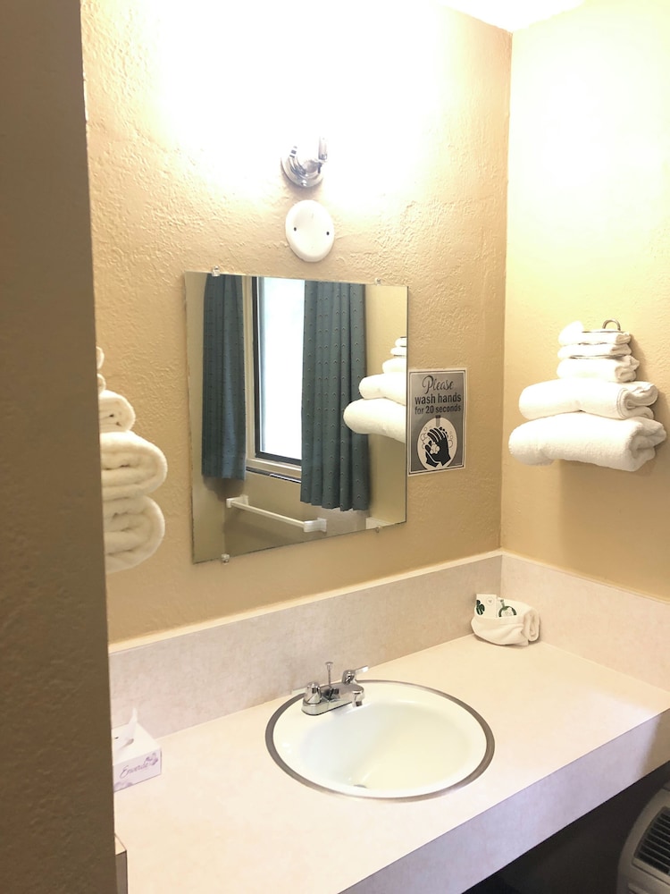 Laurel Park Inn - photo 9