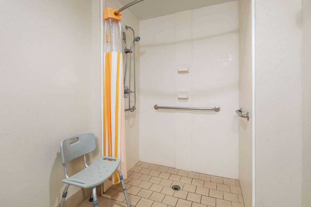 La Quinta Inn & Suites by Wyndham LaGrange I 85 - photo 18