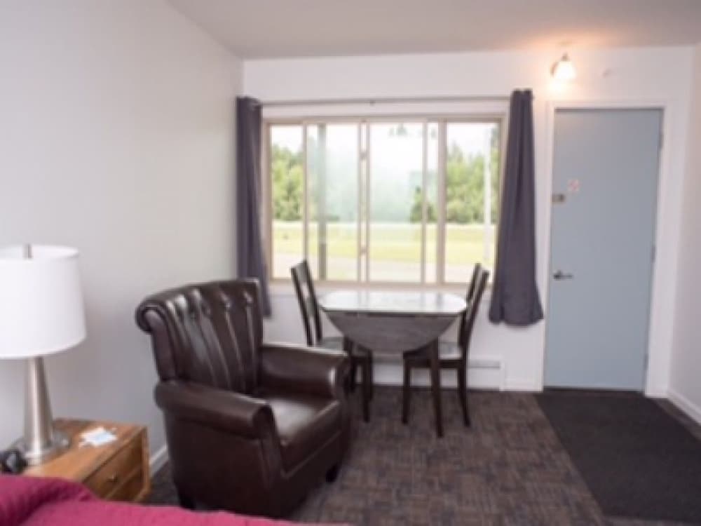 Three Lakes Motel - photo 10