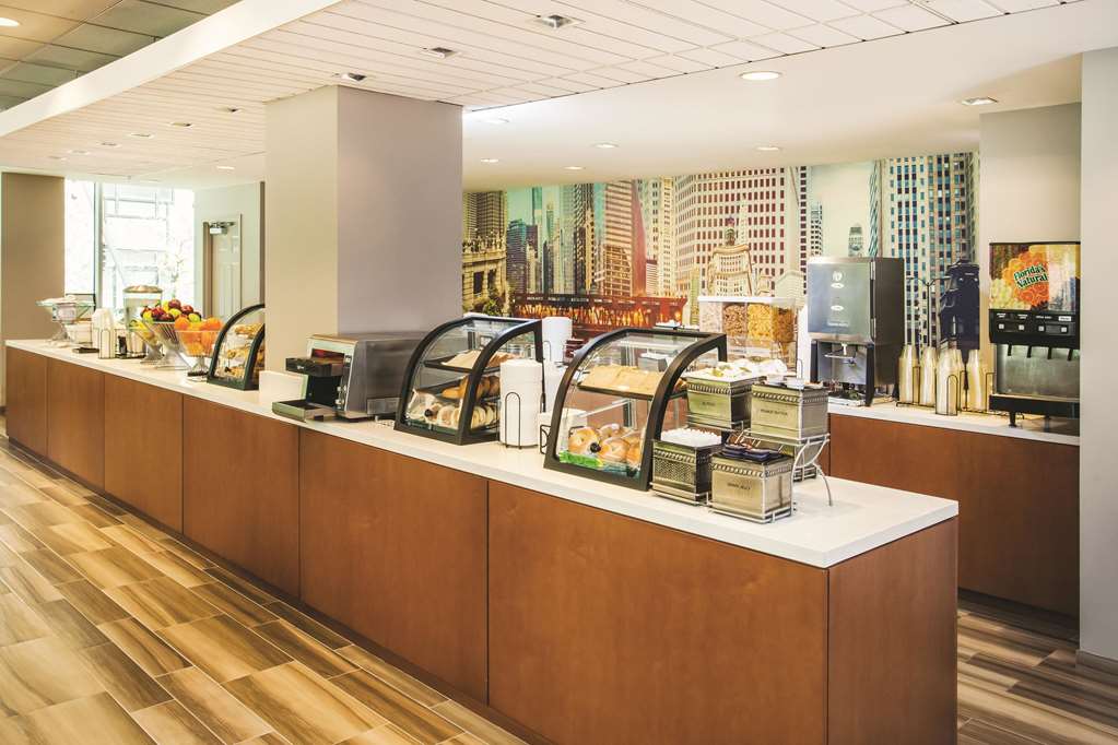 La Quinta Inn & Suites by Wyndham Chicago Downtown - photo 78