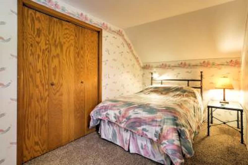 Yogi Bear's Jellystone Park Camp Resort Wisconsin Dells - photo 17