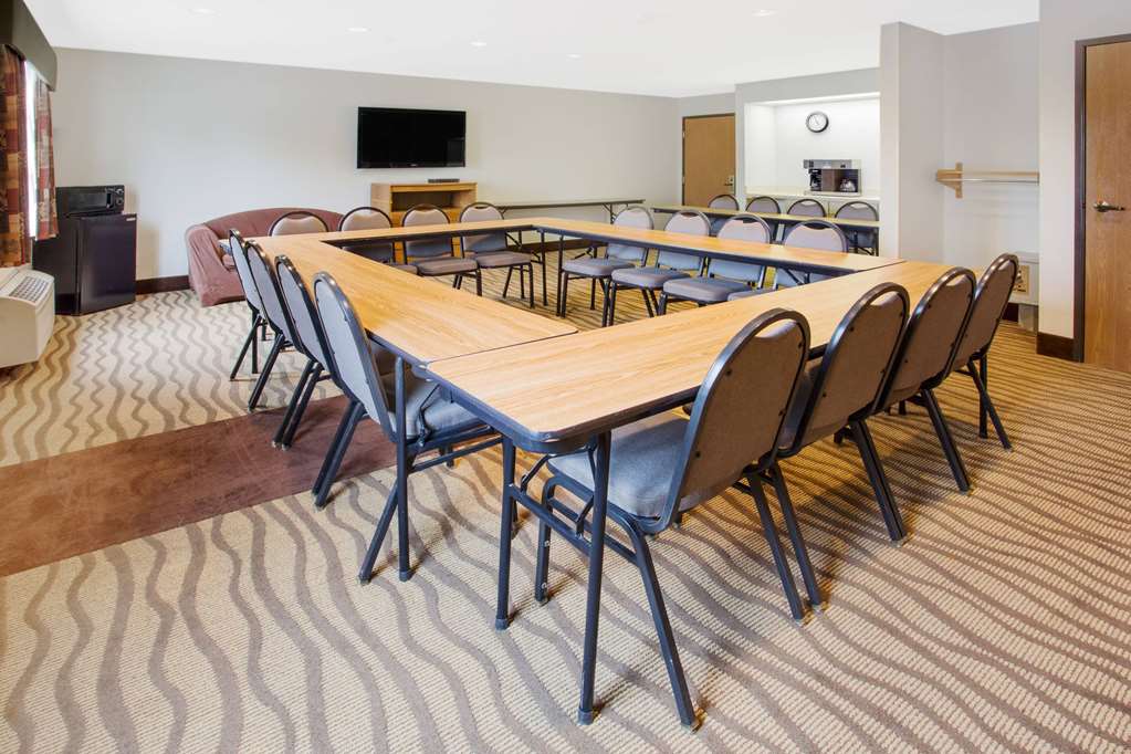 Baymont by Wyndham Freeport - photo 14