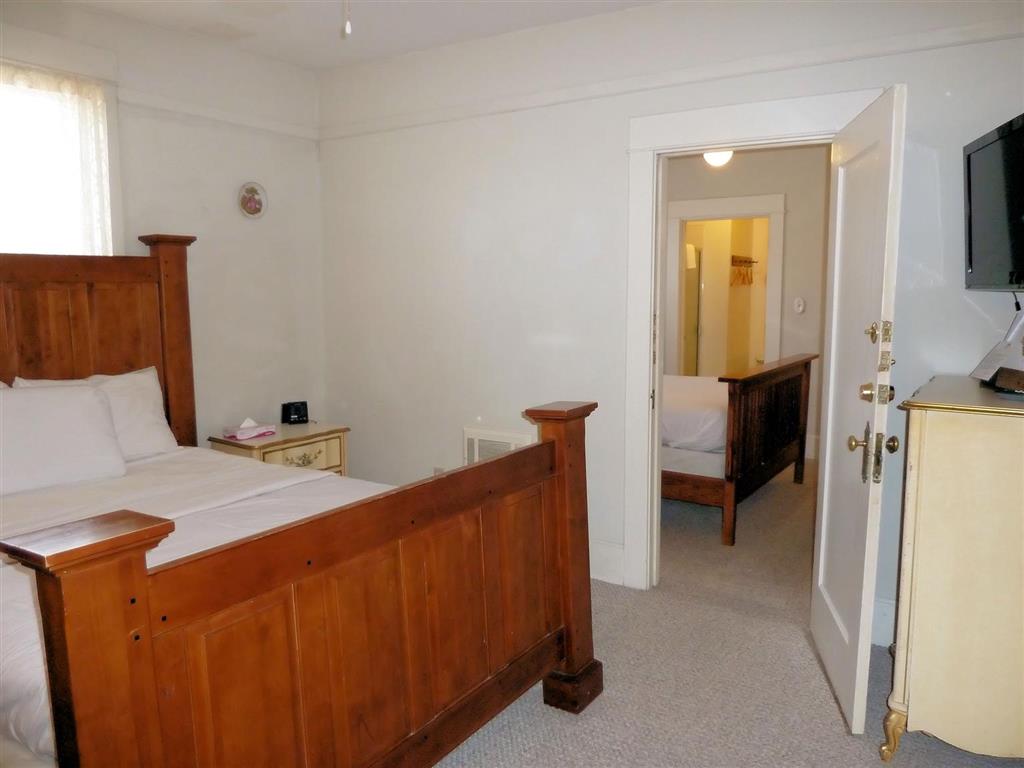Americas Best Value Inn & Suites Royal Carriage - photo 17