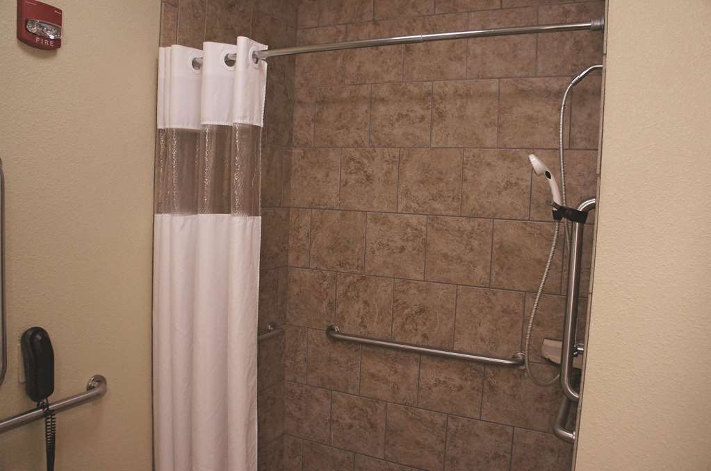 La Quinta Inn & Suites by Wyndham Bismarck - photo 14
