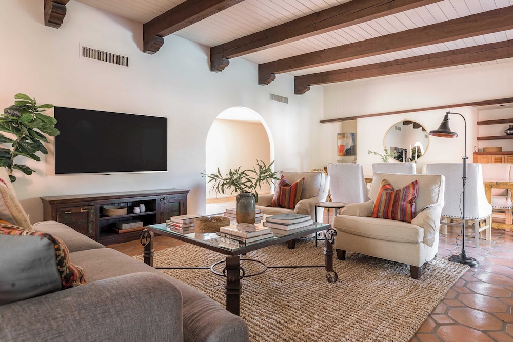 Charming 5BDR Hacienda w Pool Fire Pit Billiards La Casona by AvantStay - photo 11