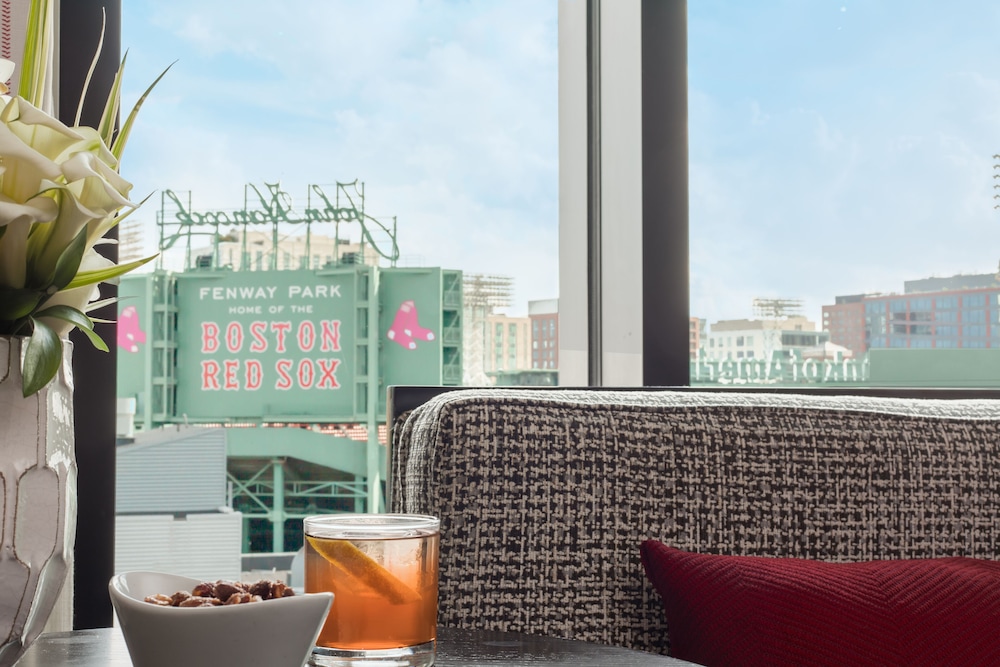 Hotel Commonwealth - photo 17