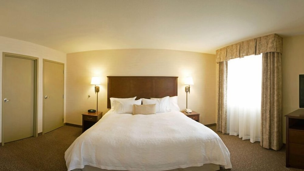 Hampton Inn & Suites West Bend - photo 7