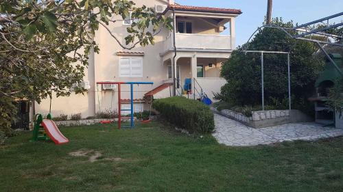 Apartment in Lopar with Two Bedrooms 3 — 4-Star Luxury Hotel in Lopar, Croatia