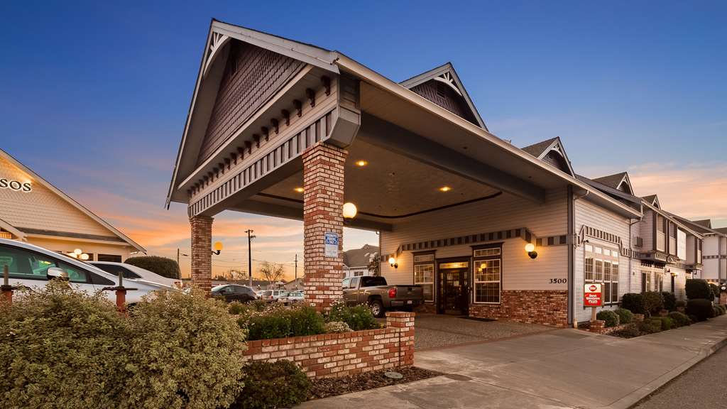 Best Western Plus Bayshore Inn - photo 10