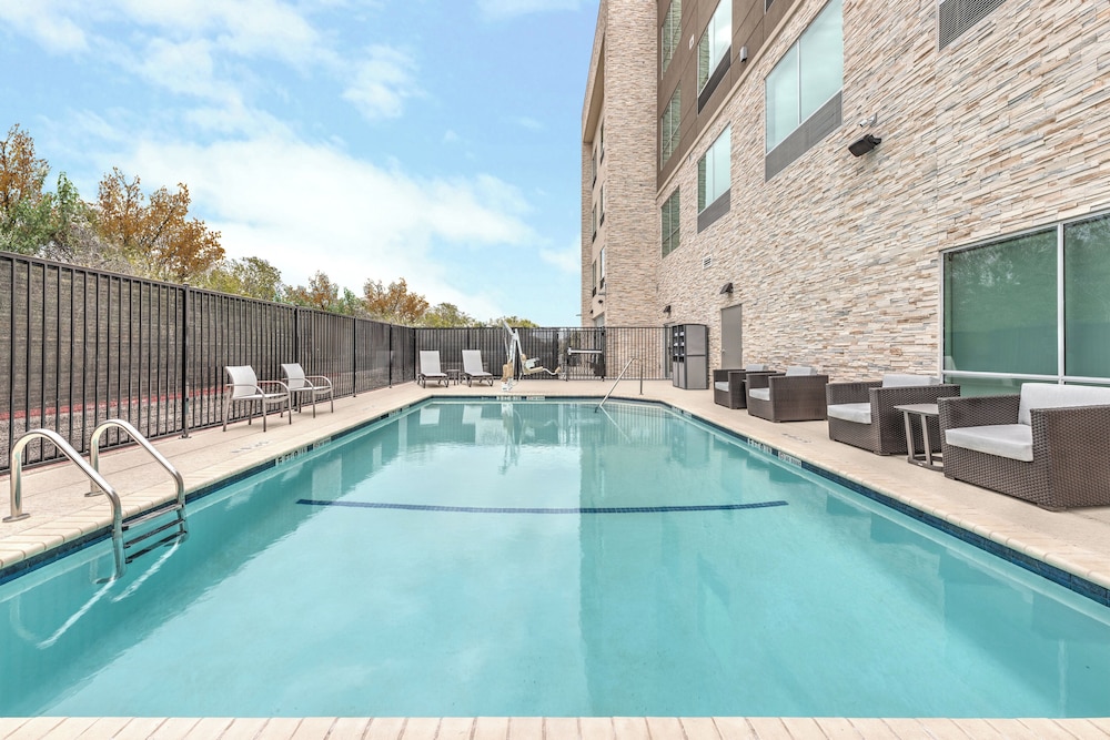 Holiday Inn Express & Suites Austin Airport East by IHG - photo 30