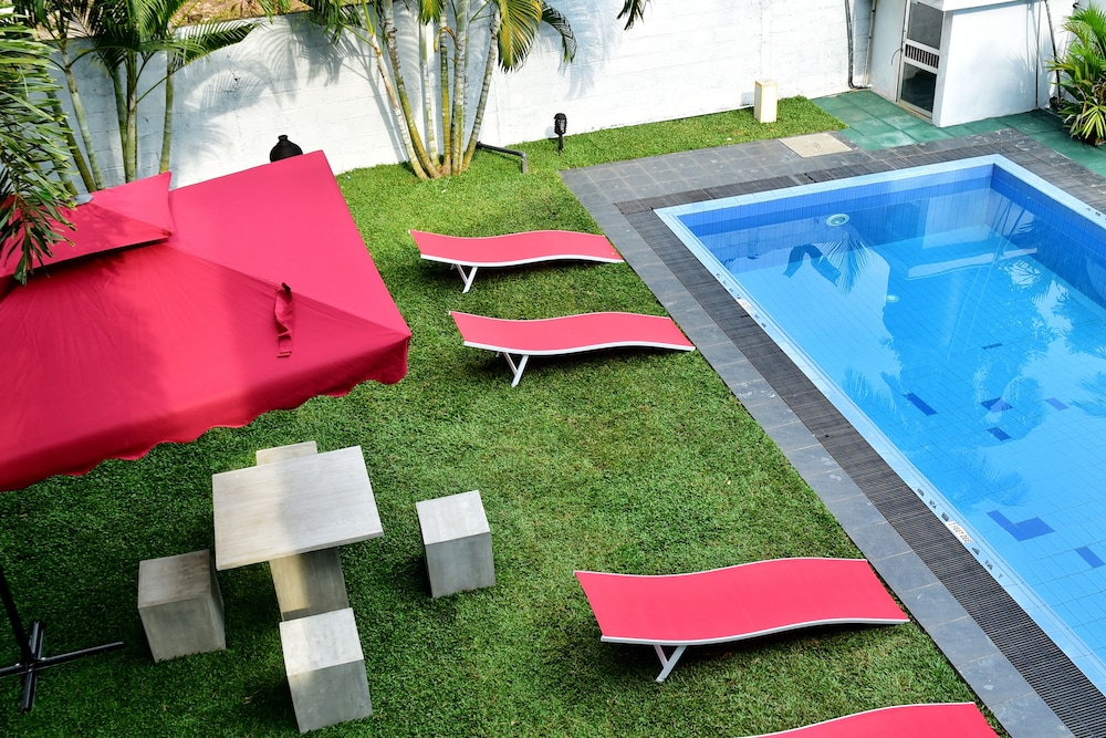 Sky Transit Hotel in Katunayaka, Sri Lanka