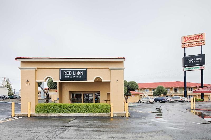 GuestPlace Inn & Suites - photo 3