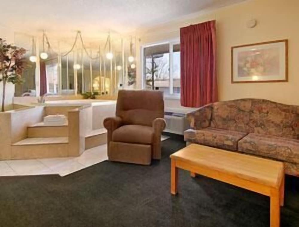 Lake View Inn & Suites - photo 12