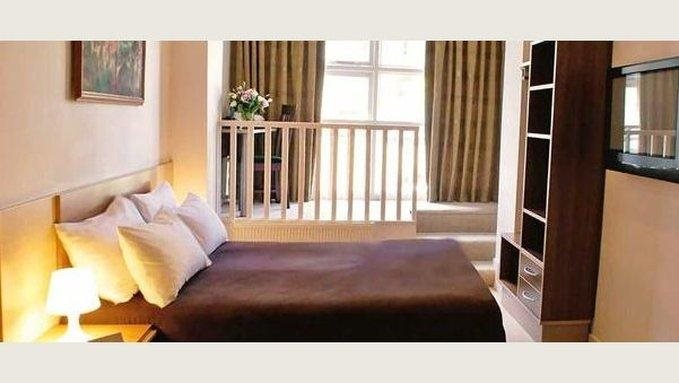 AVNI Kensington Hotel