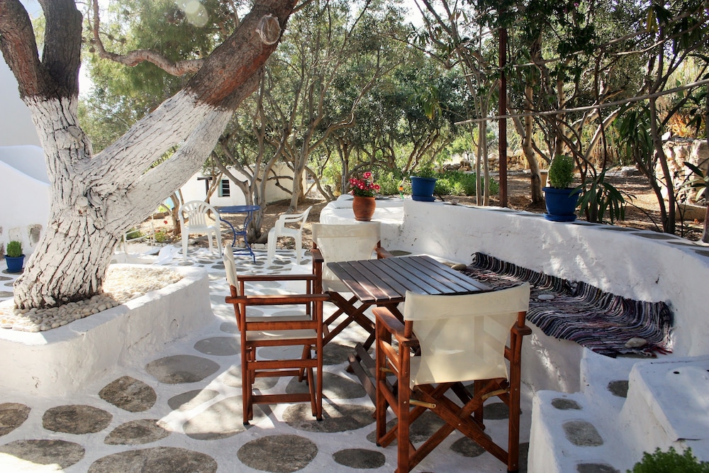 Meltemi Studios and Apartments — 4-Star Luxury Hotel in Paros, Greece