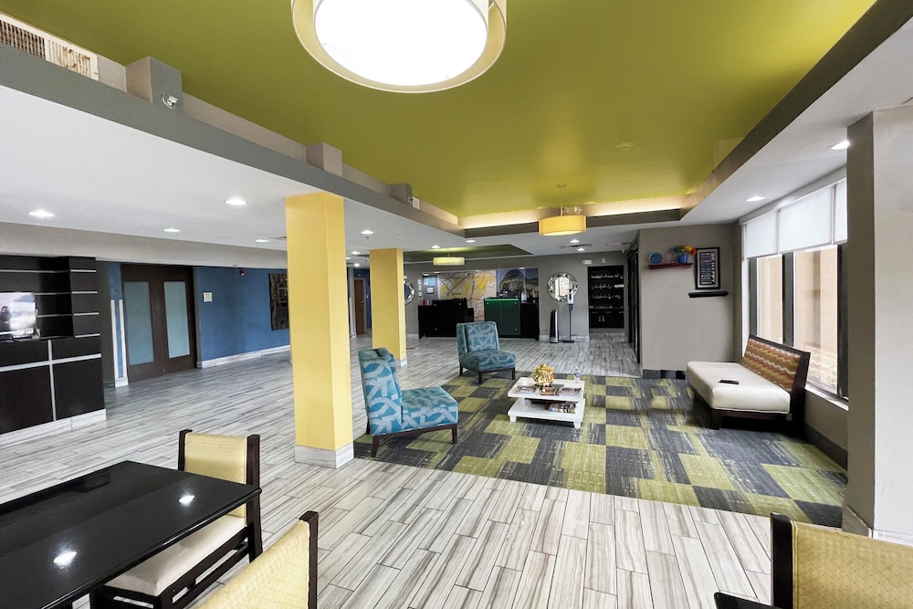 La Quinta Inn & Suites by Wyndham Jackson North - photo 4