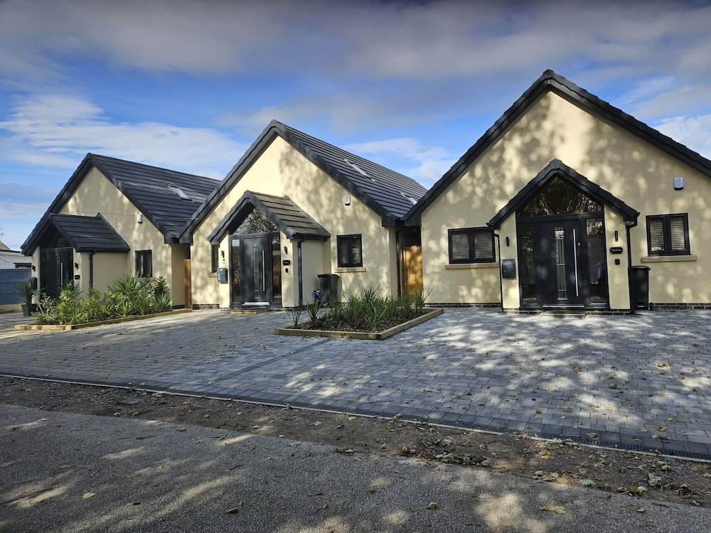 Kerry Cottage — 4-Star Luxury Hotel in Holywell, United Kingdom