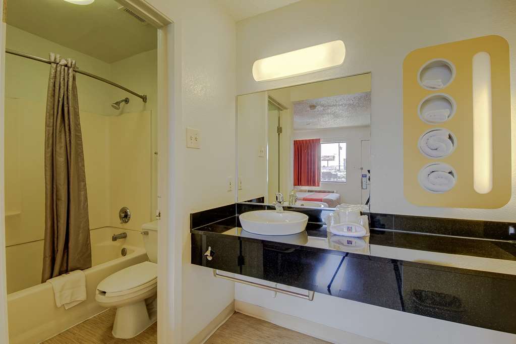 Motel 6 San Antonio TX Fort Sam Houston - photo 29