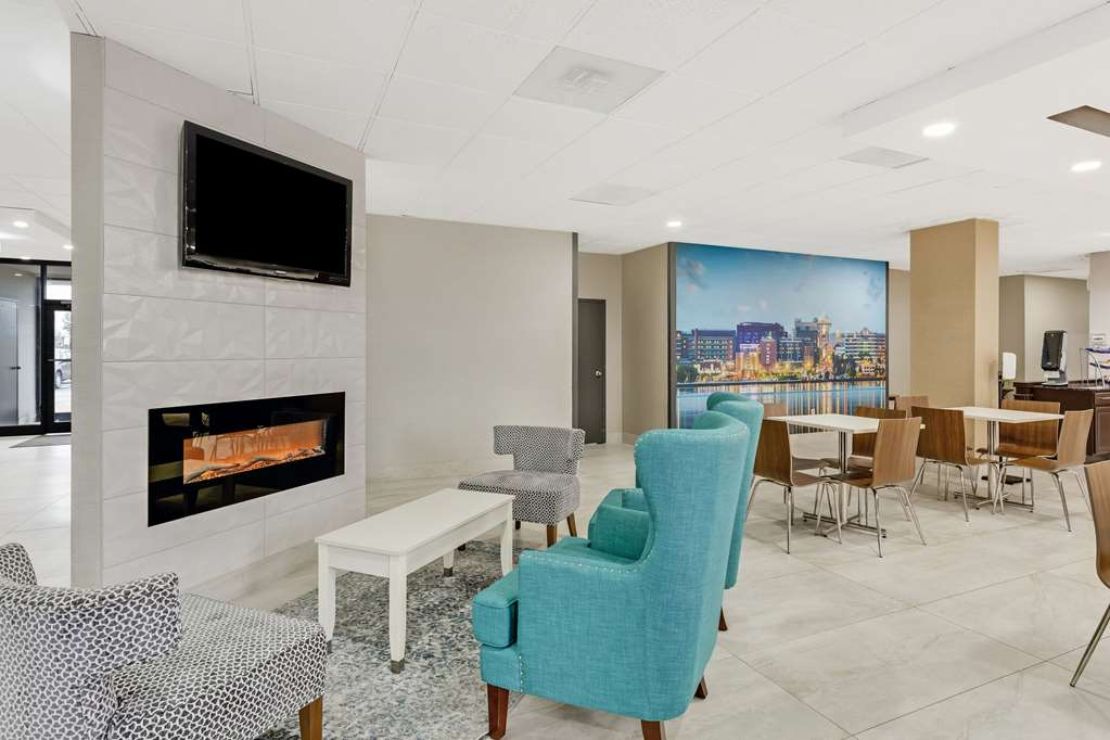 Clarion Pointe Near Erie Casino - photo 12
