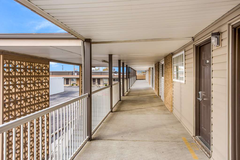 Americas Best Value Inn Lebanon MO - photo 8