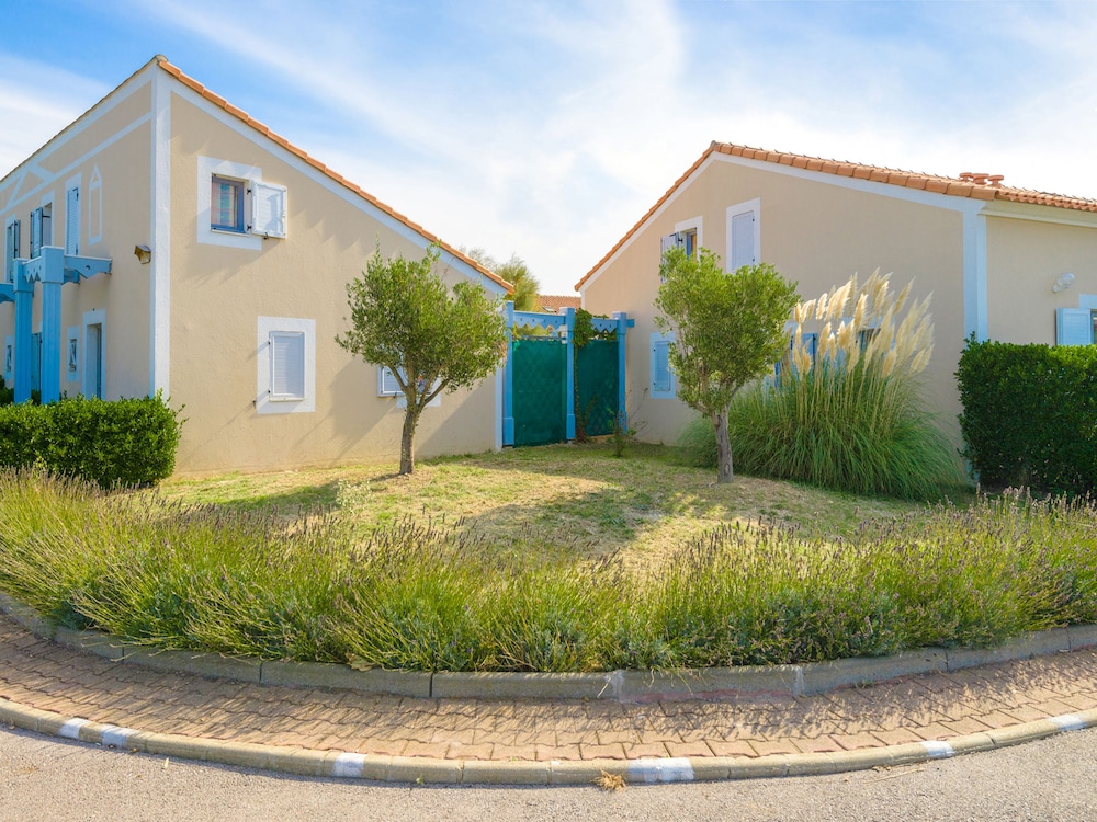 Residence Lagrange Vacances Le Scarlett Et Les Soleillades — Palavas Les Flots
