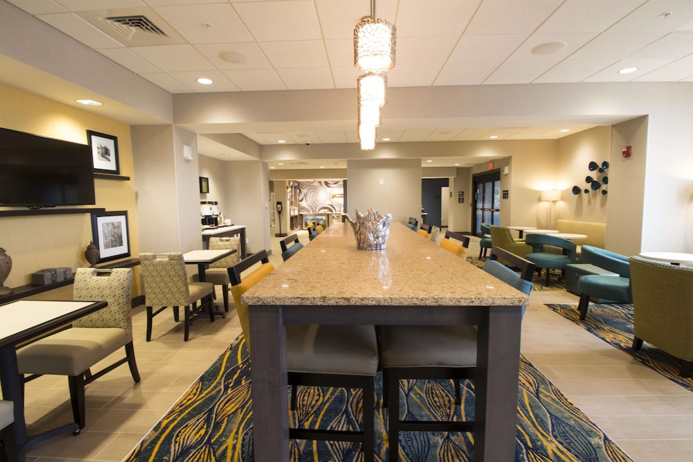Hampton Inn Decatur Mt. Zion - photo 6