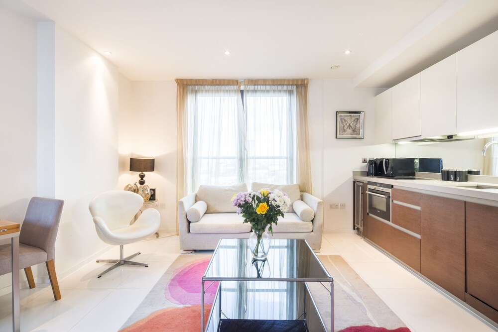 London Prime Apartments Canary Wharf — 4-Star Luxury Hotel in London, United Kingdom