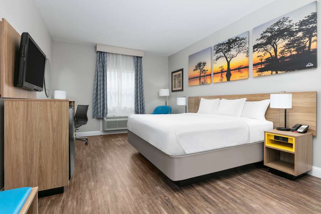 Days Inn & Suites by Wyndham Cabot - photo 9
