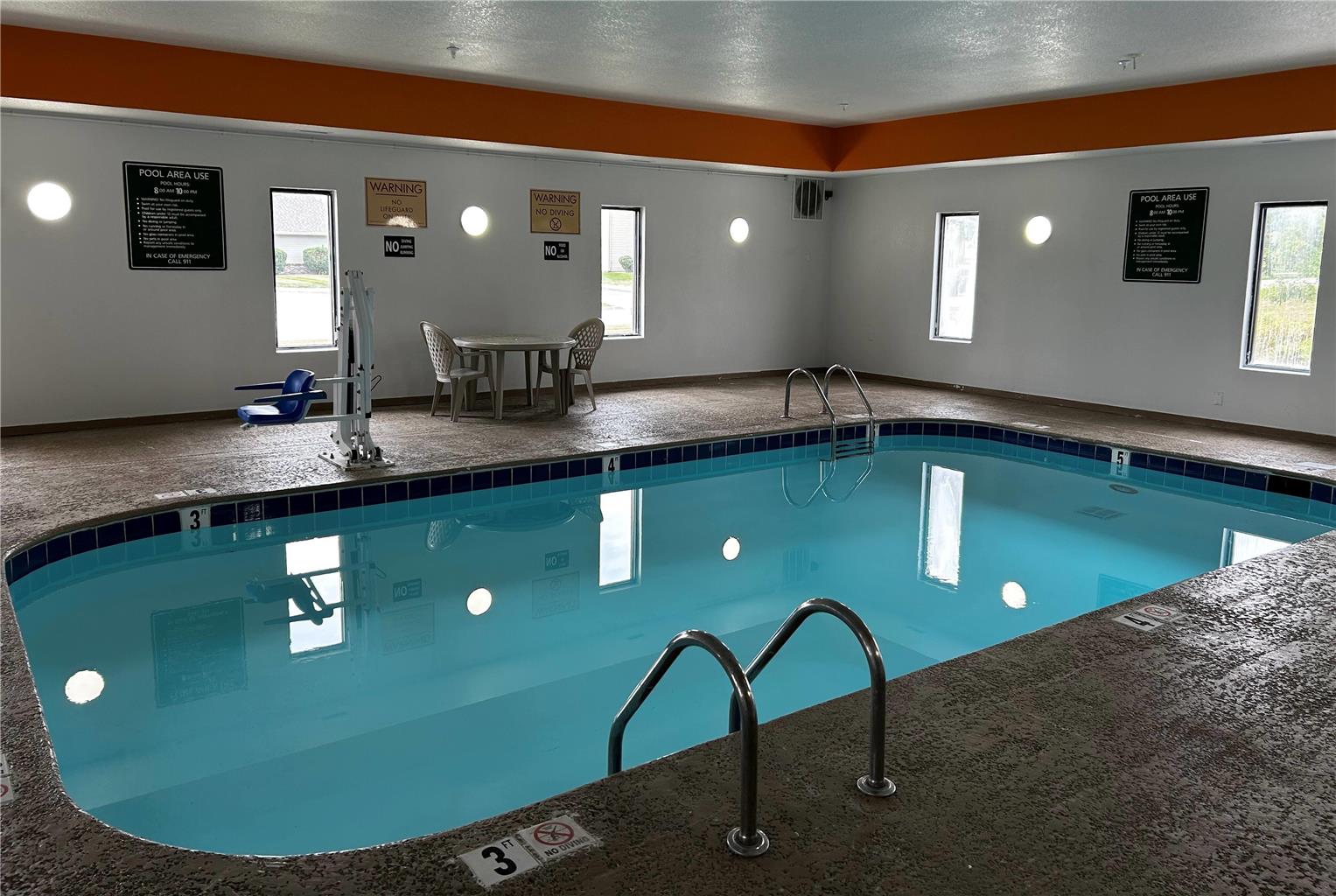 Super 8 by Wyndham Ankeny Des Moines Area - carbon neutral hotel in Ankeny