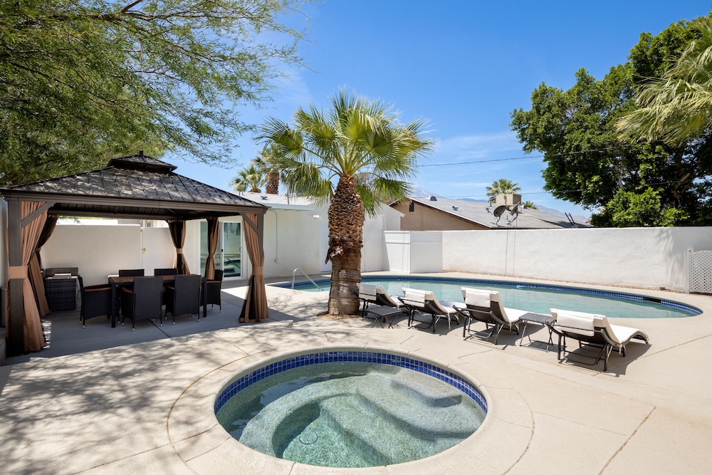 Hot Springs Hideaway — Desert Hot Springs