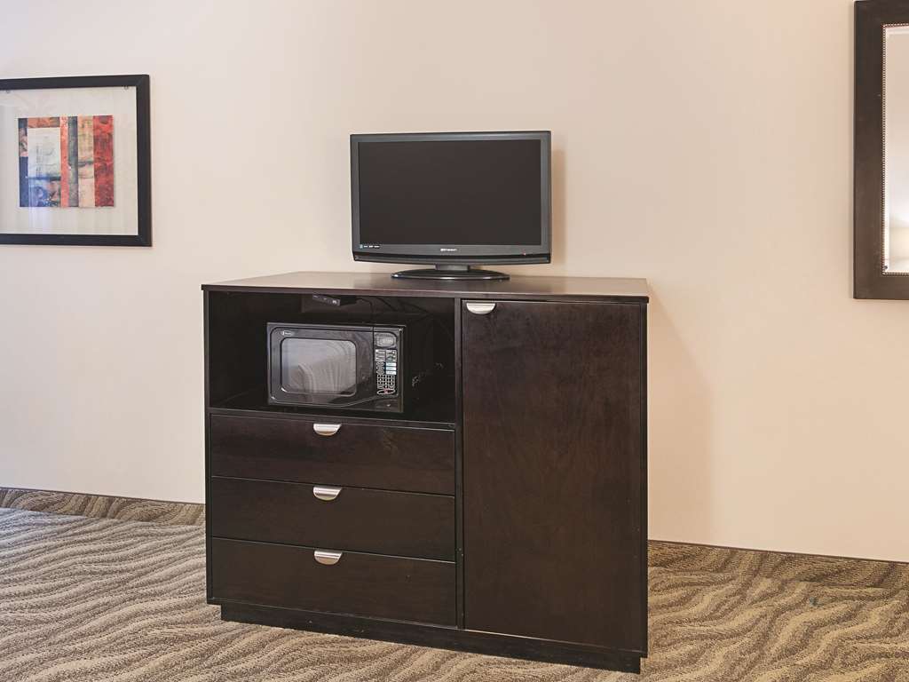 La Quinta Inn & Suites by Wyndham Glen Rose - photo 19