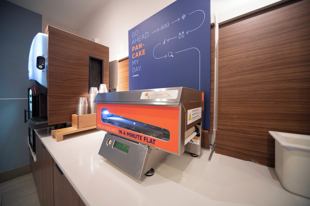 Holiday Inn Express Hotel & Suites Canyon by IHG - photo 73