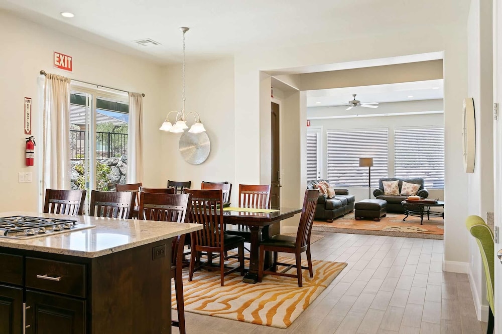 Coral Oasis at Coral Ridge by RedAwning — 4-Star Luxury Hotel in Washington, United States