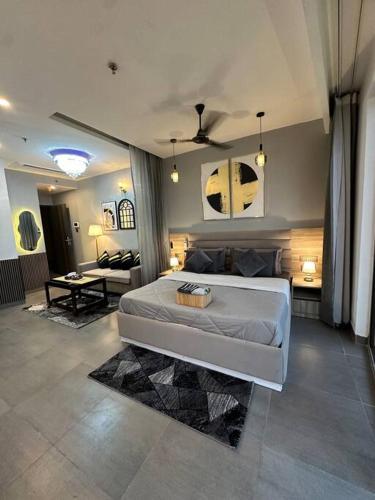 The Serenity skyline — 4-Star Luxury Hotel in New Delhi, India