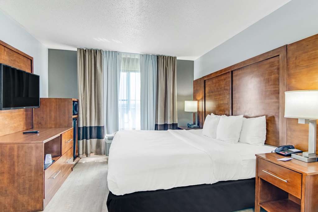 Comfort Suites near I 80 and I 94 - photo 17