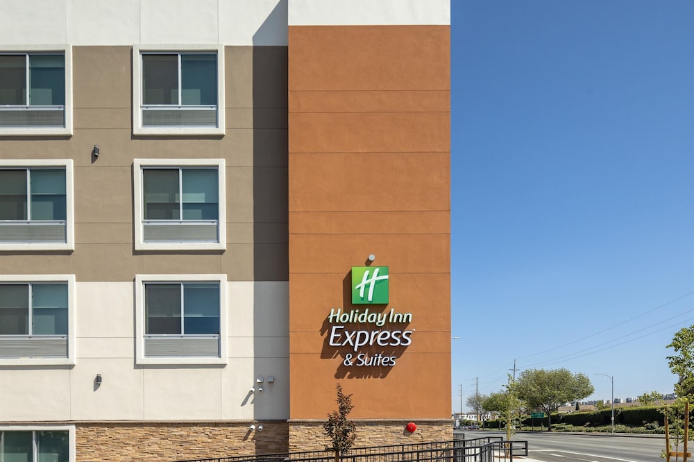 Holiday Inn Express & Suites San Jose Silicon Valley - photo 80