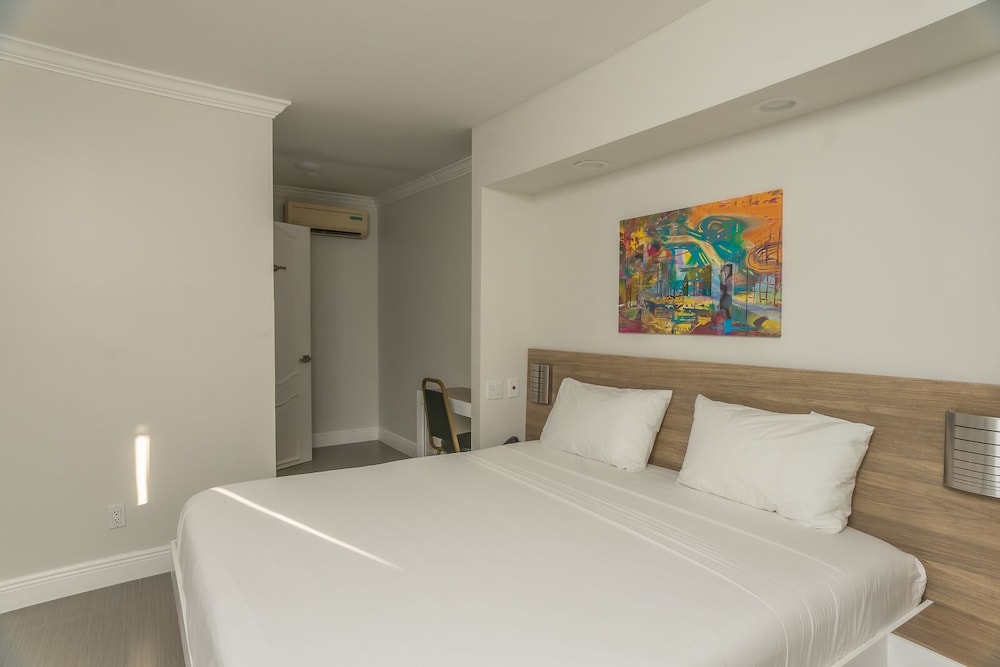The Biscayne Hotel - photo 11