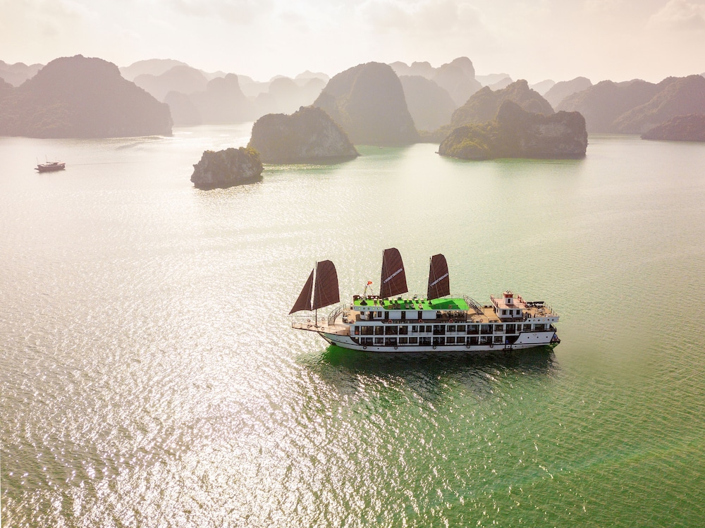 V'Spirit Cruise — 5-Star Luxury Hotel in Ha Long, Vietnam