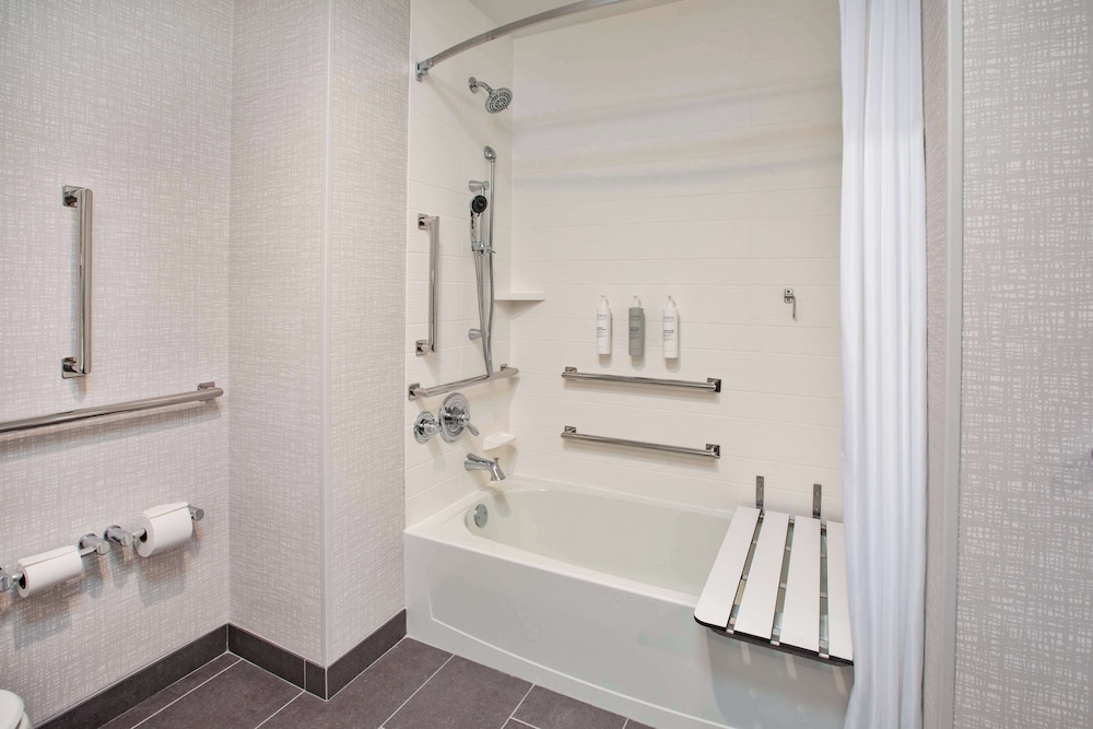 Hampton Inn & Suites by Hilton Indianapolis South Greenwood - photo 22